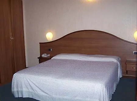 Cavour Otel 2*